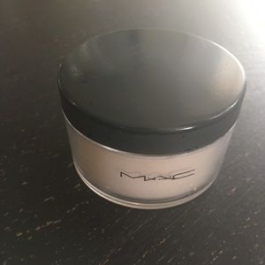 MAC iridescent powder in silver dusk